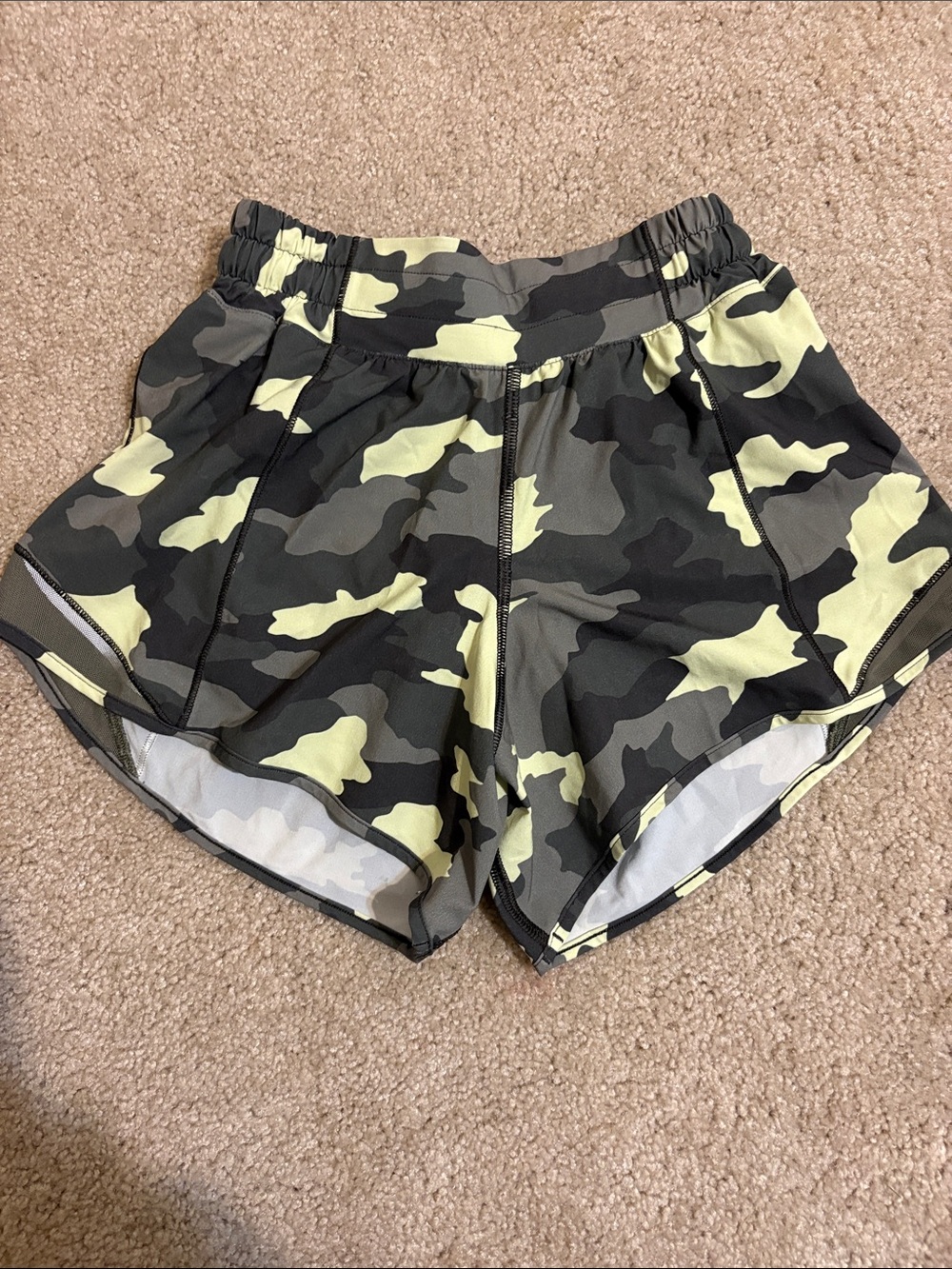 Lululemon Hotty Hot Low Rise Short 4"
Heritage 365 Camo Crispin Green